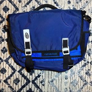 Timbuk2 medium messenger bag with a laptop and tablet compartment.